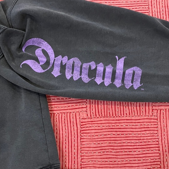 Dracula women’s large universal pictures distressed Sweatshirt - Picture 14 of 16